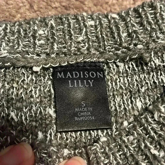 Madison & Lily sweater size small - Picture 2 of 3